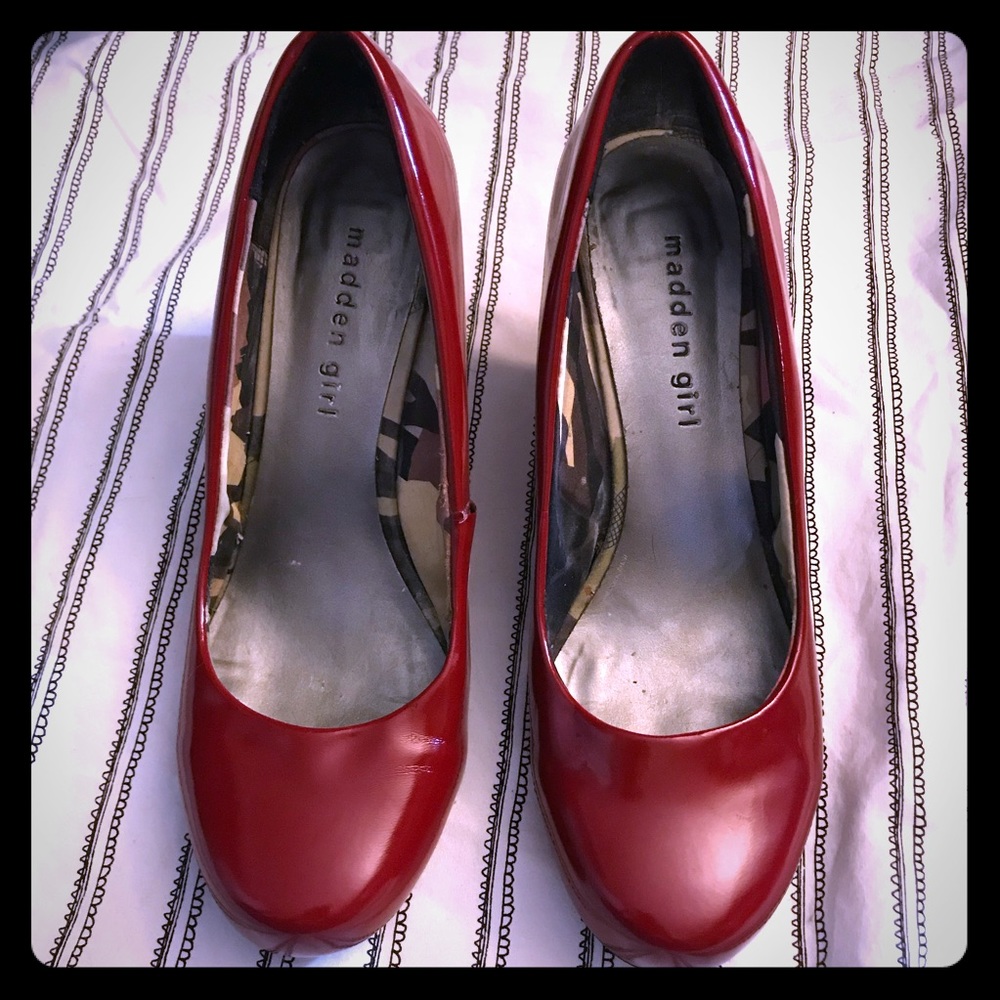 Super cute Madden Girl bright red heels 8